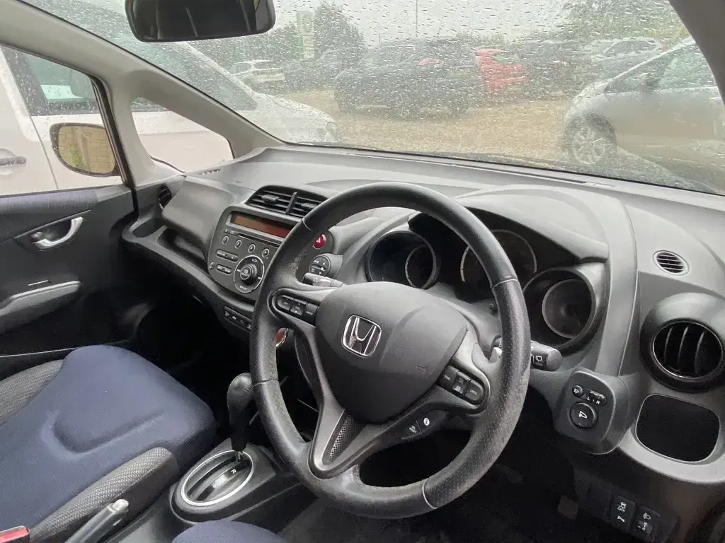 Used Honda Jazz ES 99 HP (72 kW) 2013 Red Hatchback