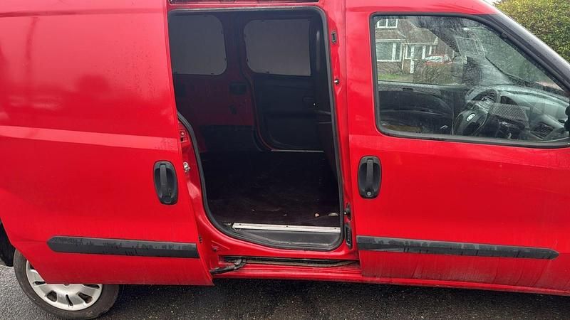 Used Fiat Doblò 90 HP (66 kW) 2014 Red MPV