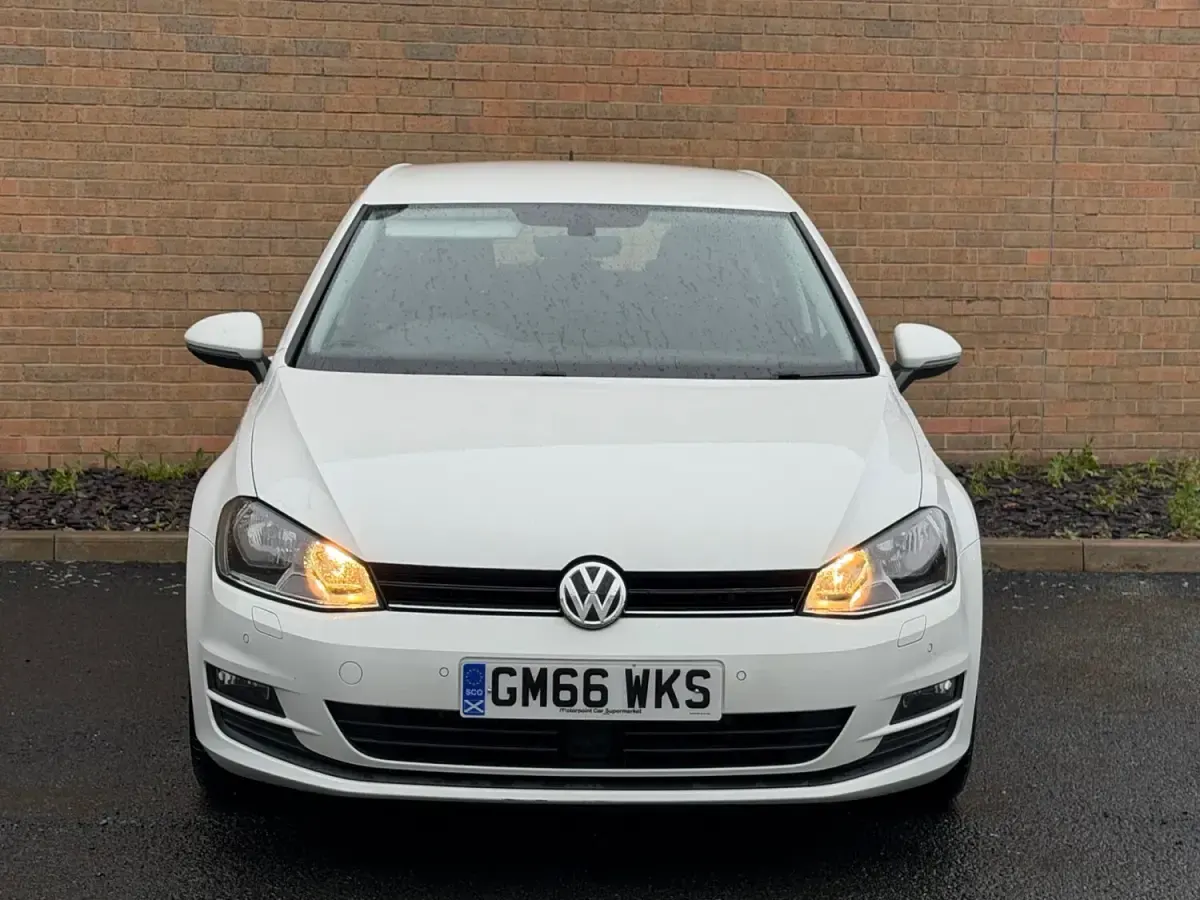 Used VW Golf VII Edition 110 HP (80 kW) 2017 White Hatchback