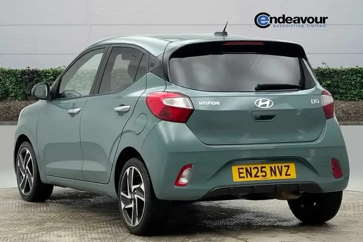 Used Hyundai i10 Premium 79 HP (58 kW) 2025 Green Hatchback