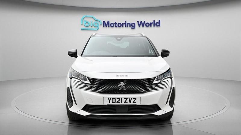 Used Peugeot 5008 Premium 130 HP (95 kW) 2021 White SUV