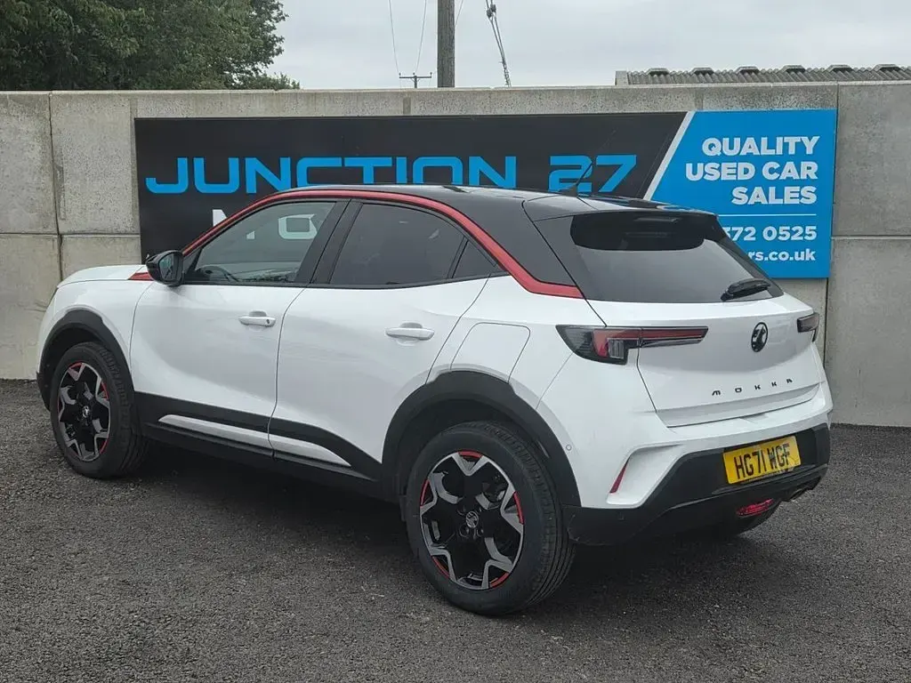 Used Vauxhall Mokka SRi 130 HP (95 kW) 2022 White SUV