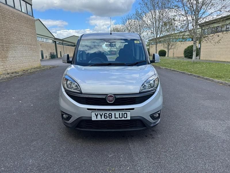 Used Fiat Doblò Easy 95 HP (69 kW) 2018 Silver MPV