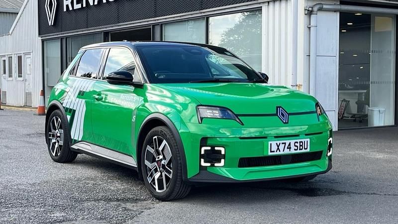 Twotone metallic pop green with black roof + red roof line Used 2025 Renault R5 Komfort Hatchback | £23,990 (Fair price) - Image 1/1