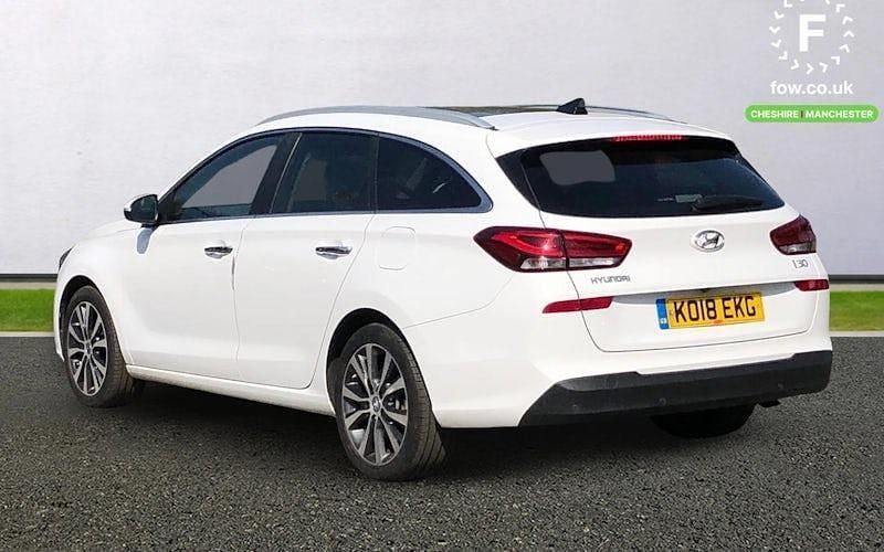 Used Hyundai i30 Premium SE 140 HP (102 kW) 2018 White Estate
