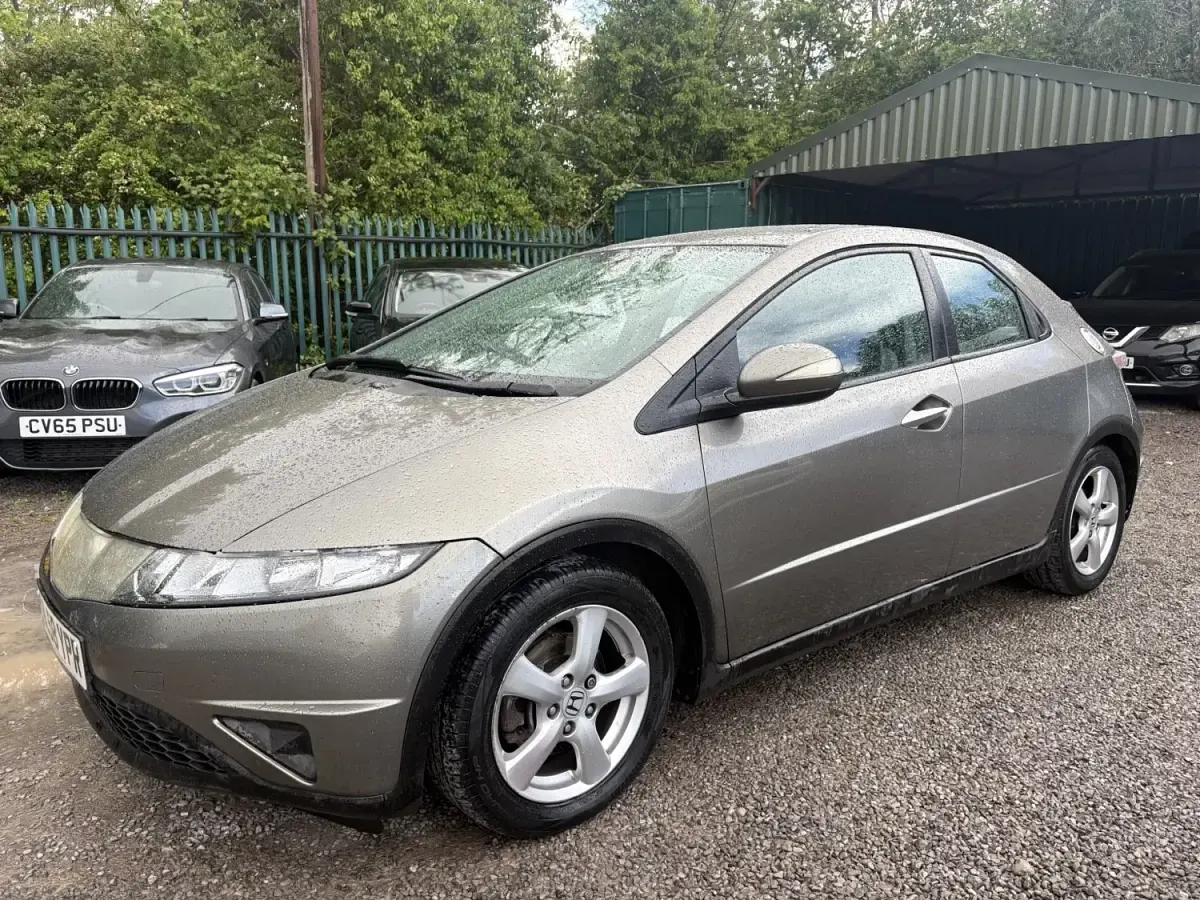 Begagnad Honda Civic SE 140 HK (102 kW) 2008 Grå Halvkombi