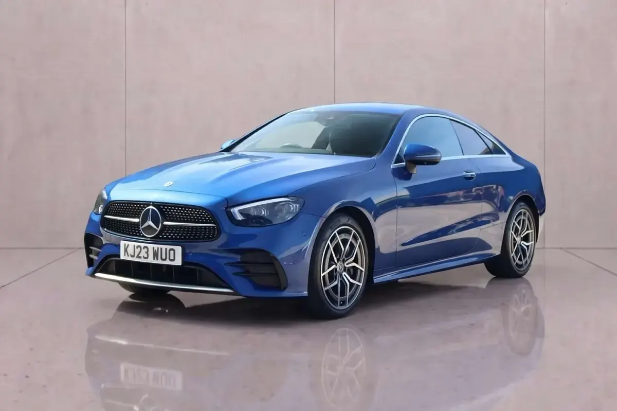 Used Mercedes E300 AMG Line Premium 258 HP (189 kW) 2023 Blue Coupe