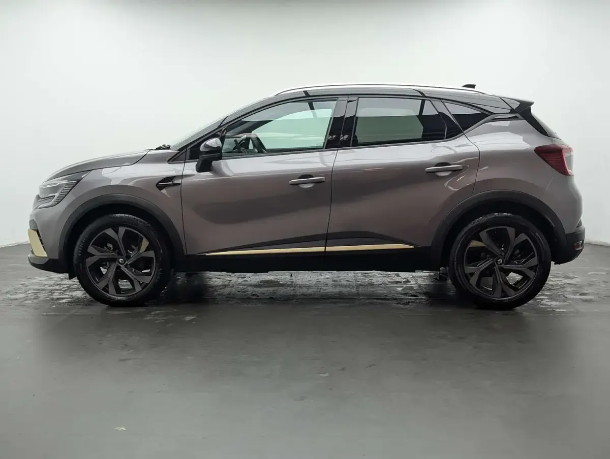 Used Renault Captur Engineered 143 HP (105 kW) 2024 Grey/black SUV