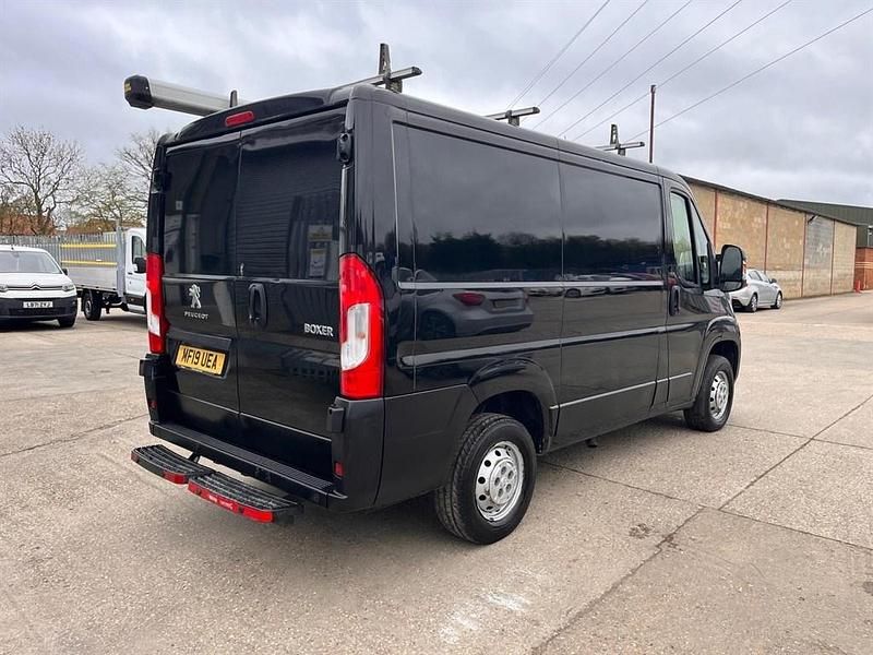 Second-hand Peugeot Boxer 110 CP (80 kW) 2019 Negru Van