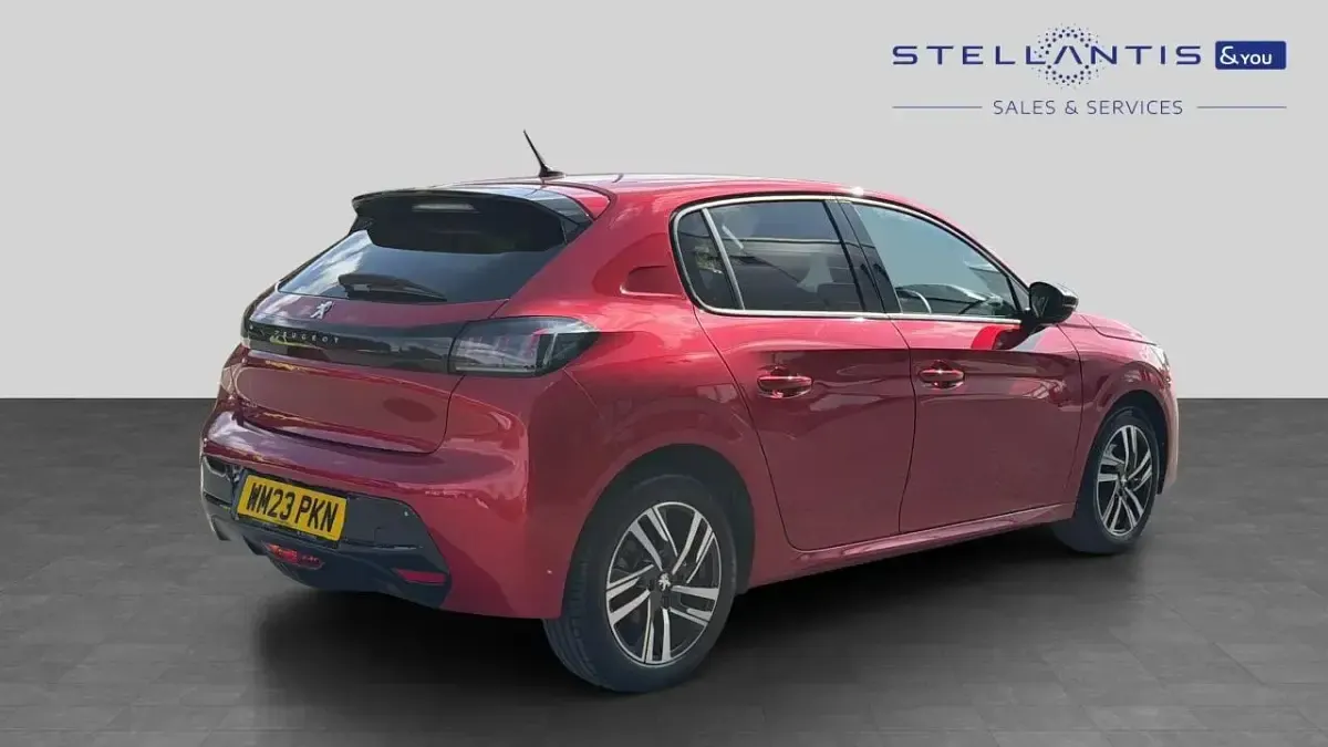 Used Peugeot 208 Allure+ 99 HP (72 kW) 2023 Red Hatchback