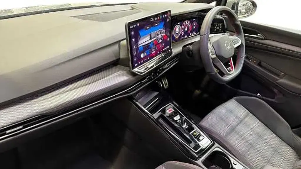 Second-hand VW Golf VIII 265 CP (194 kW) 2025