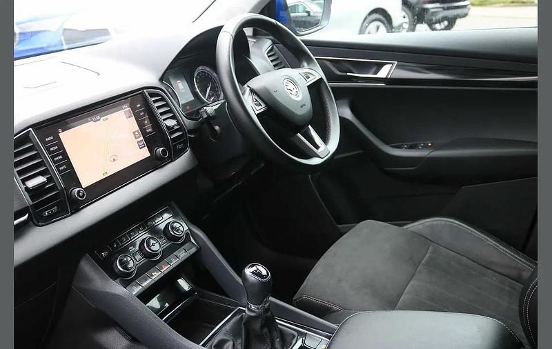 Used Skoda Karoq SE L 115 HP (84 kW) 2019 Race blue metallic SUV