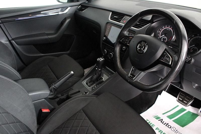 Used Skoda Octavia vRS 184 HP (135 kW) 2017 White Estate