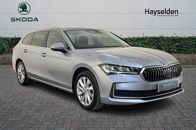 Pebble silver metallic Used 2024 Skoda Superb SE Technology Estate | £26,993 (Expensive) - Image 1/4
