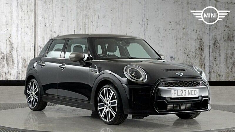 Black Used 2023 Mini Cooper S Exclusive Hatchback | £22,837 (Fair price) - Image 1/4
