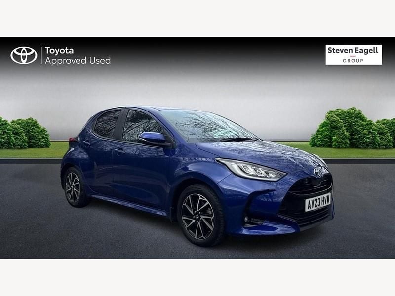 Used Toyota Yaris Hybrid Design 2023 Blue Hatchback