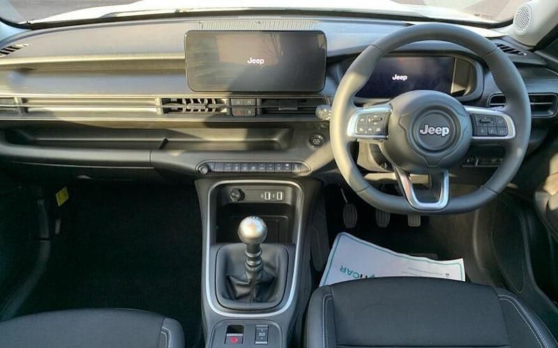 Used Jeep Avenger Altitude 101 HP (74 kW) 2025 White SUV