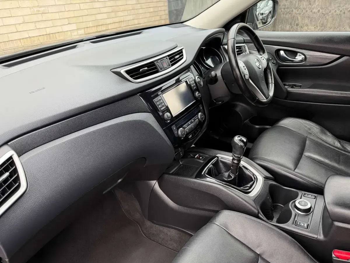 Used Nissan X-Trail Style Edition 130 HP (95 kW) 2016 Black SUV