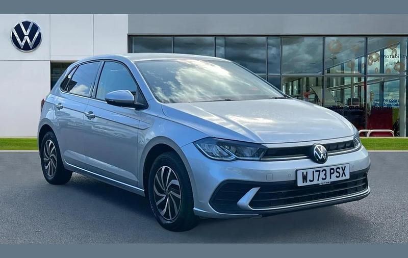 Used VW Polo Life 95 HP (69 kW) 2023 Reflex silver metallic Hatchback