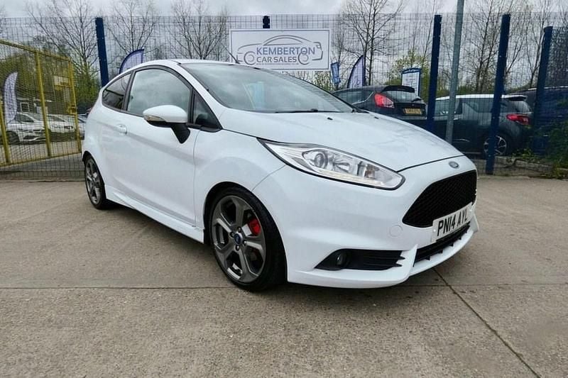 Used Ford Fiesta ST 182 HP (133 kW) 2014 White Hatchback