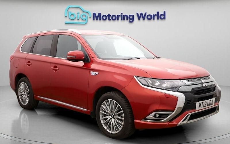 Used 2018 Mitsubishi Outlander P-HEV Estate | £12,550 (Fair price) - Image 1/4