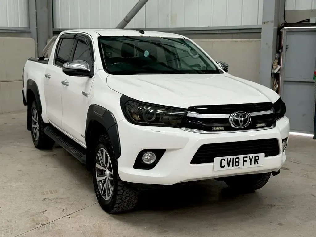 Used Toyota HiLux 150 HP (110 kW) 2018 White Pickup