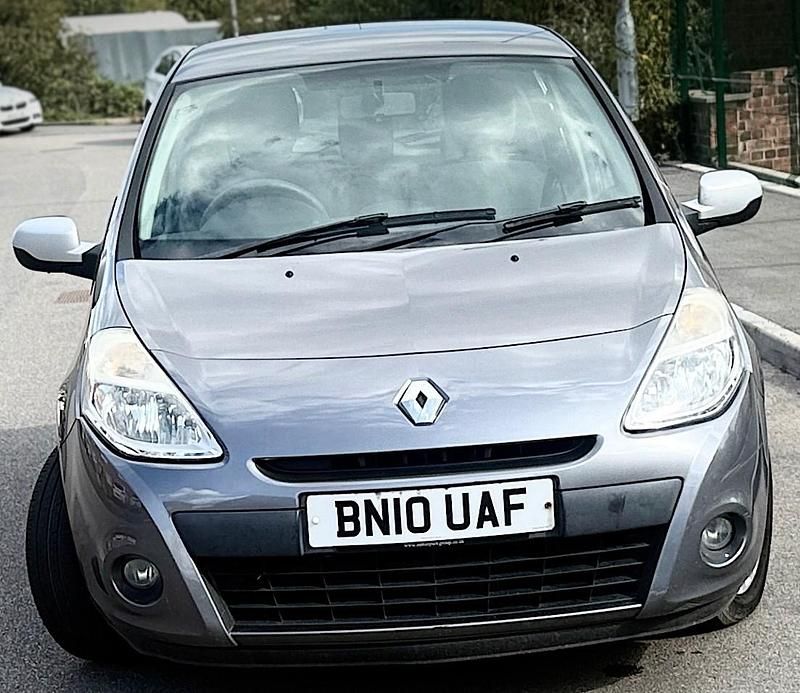 Grey Used 2010 Renault Clio II Hatchback | £1,495 (Good price) - Image 1/4