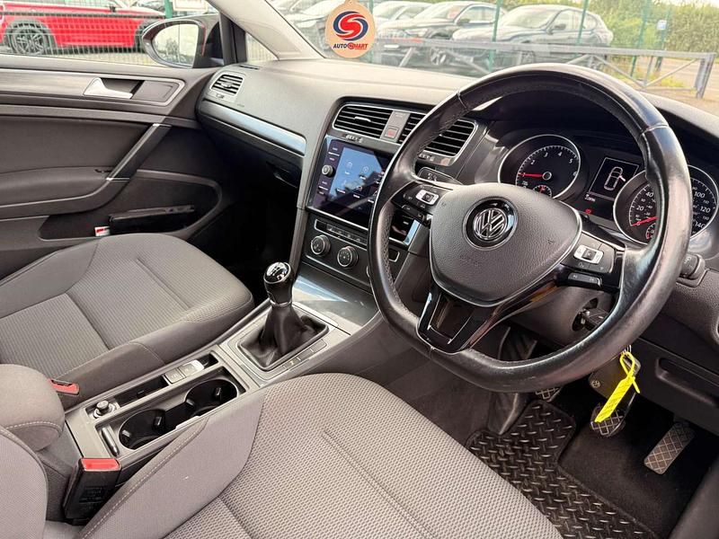 Used VW Golf VII SE 110 HP (80 kW) 2018 Red Hatchback