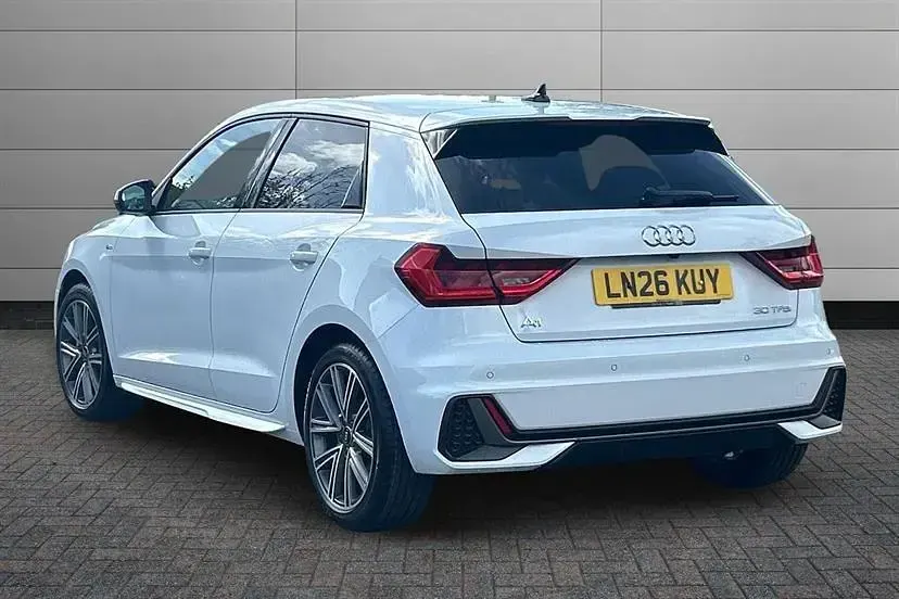 Usado Audi A1 S-Line 116 CV (85 kW) 2026 Blanco SUV