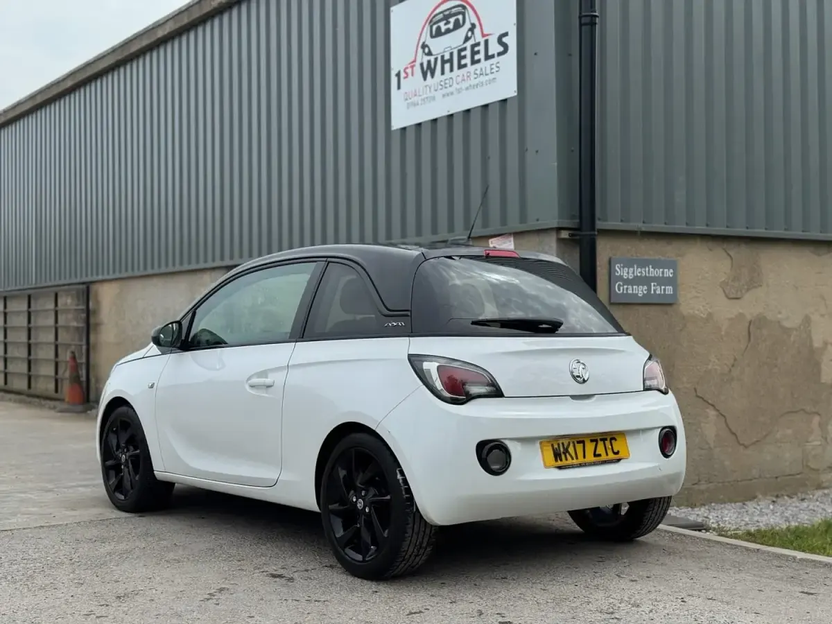 Usado Vauxhall Adam 2017 Blanco Utilitario
