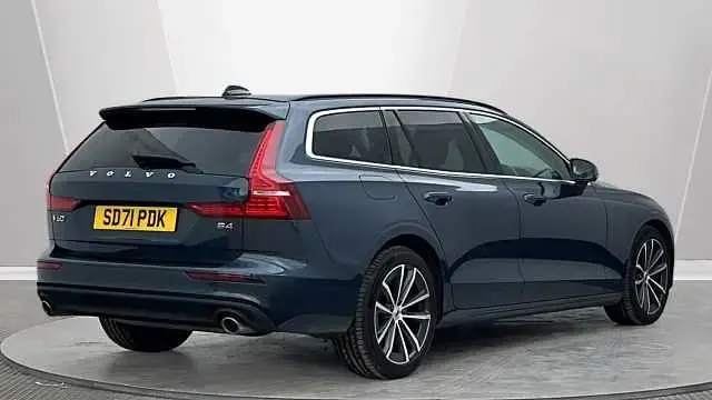 Used Volvo V60 Momentum 194 HP (142 kW) 2021 Blue Estate