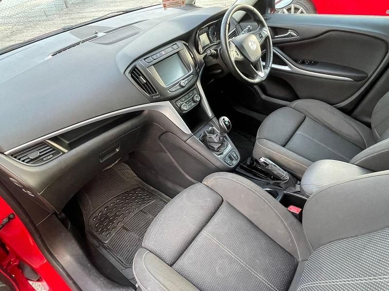 Used Vauxhall Zafira SRi 140 HP (102 kW) 2018 Red MPV