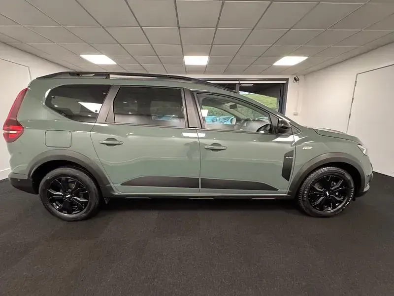 Used Dacia Jogger Extreme 110 HP (80 kW) 2023 Green MPV