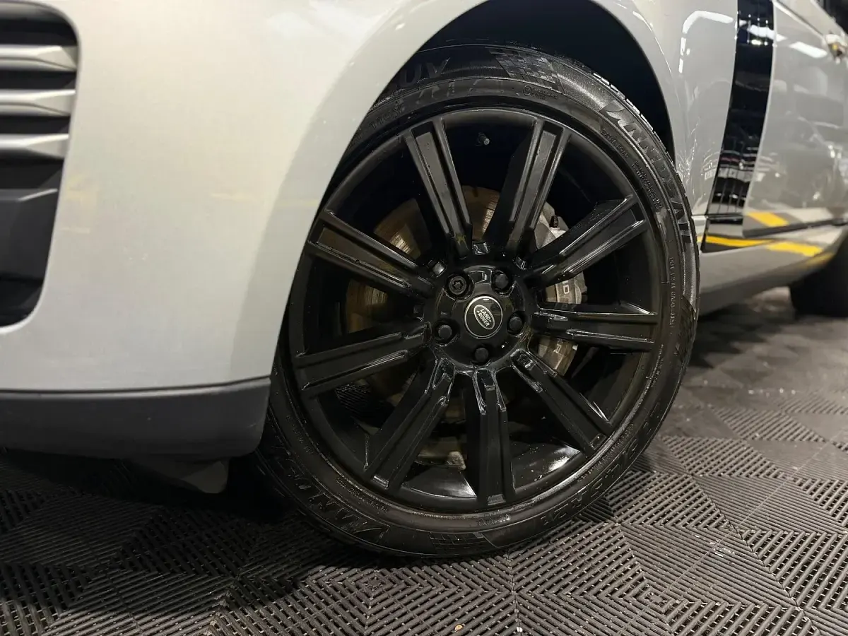 Begagnad Land Rover Range Rover Vogue 404 HK (297 kW) 2018 Silver SUV