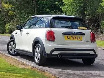 Used Mini Cooper Classic 136 HP (100 kW) 2021 White Hatchback