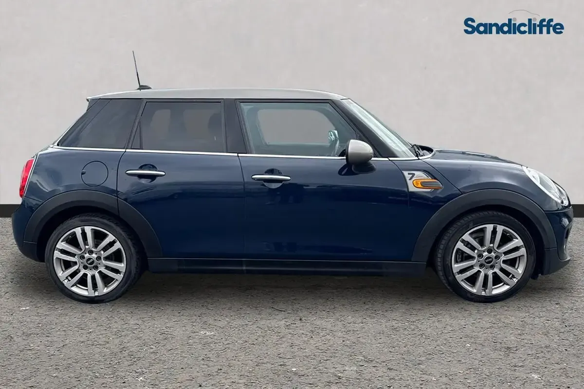 Used Mini Cooper Seven 136 HP (100 kW) 2018 Metallic  caribbean aqua Hatchback