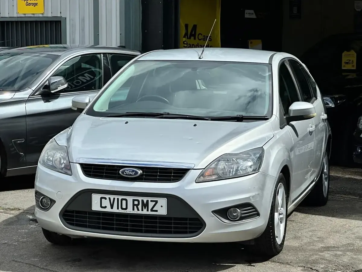 Used Ford Focus Zetec 99 HP (72 kW) 2010 Silver Hatchback