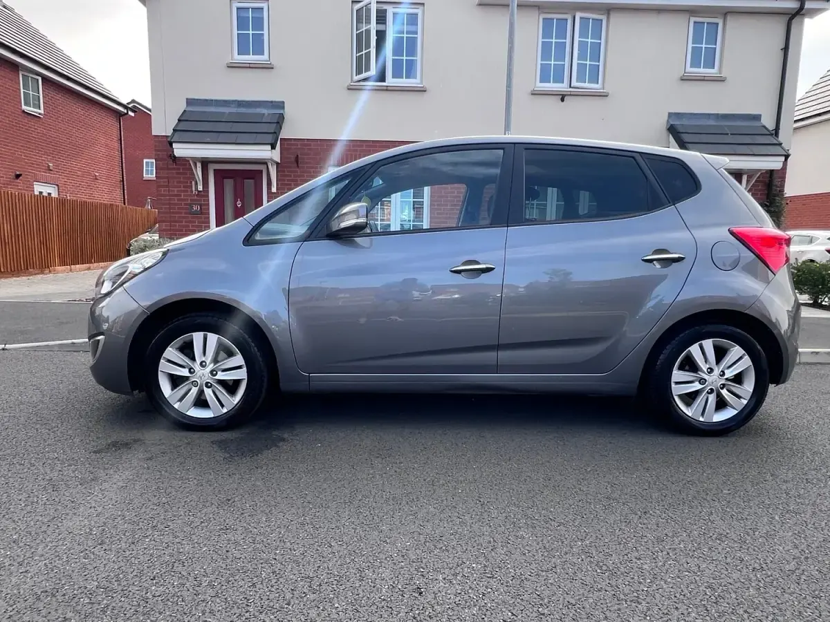 Used Hyundai ix20 Style 90 HP (66 kW) 2013 Grey Hatchback