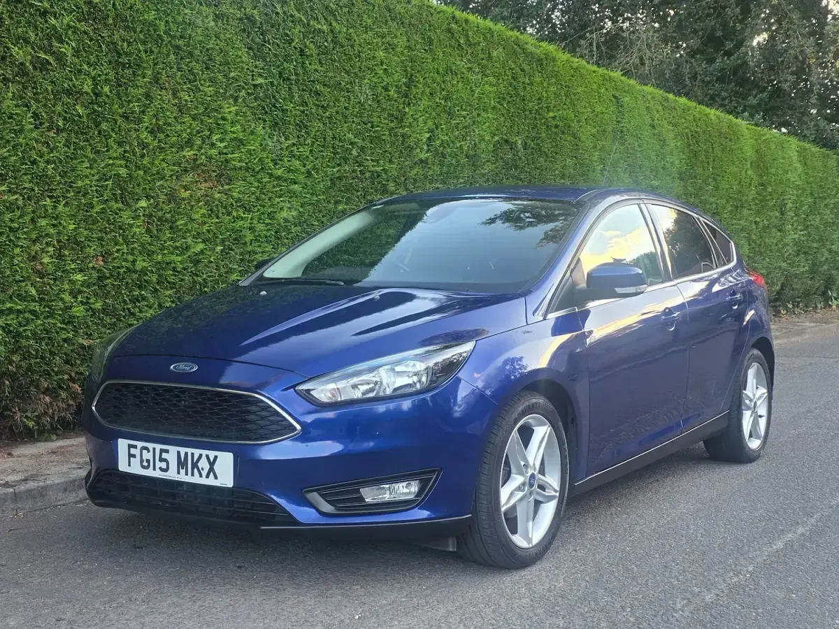 Used Ford Focus Zetec 125 HP (91 kW) 2015 Blue Hatchback