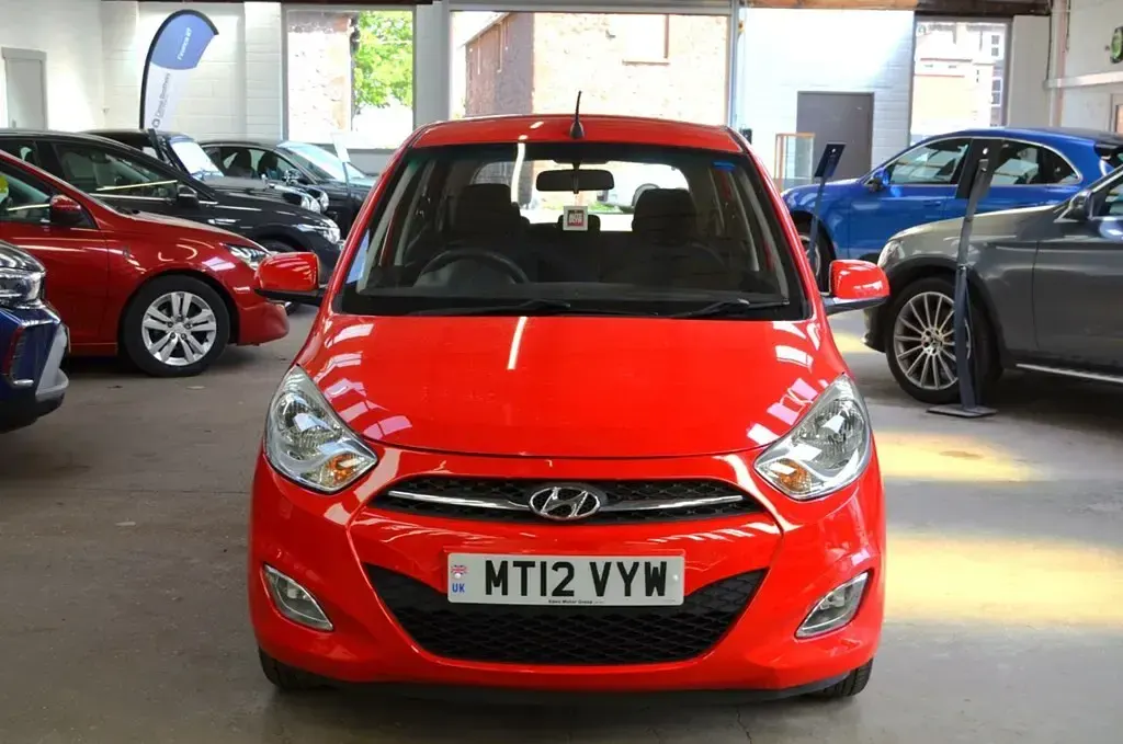 Usado Hyundai i10 Active 85 HP (62 kW) 2012 Vermelho Citadino