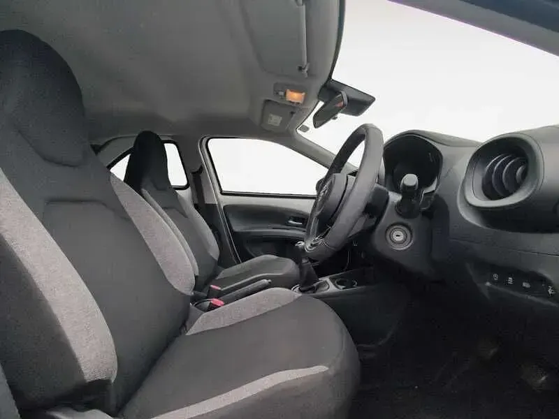Used Toyota Aygo X PURE 72 HP (52 kW) 2024 White SUV