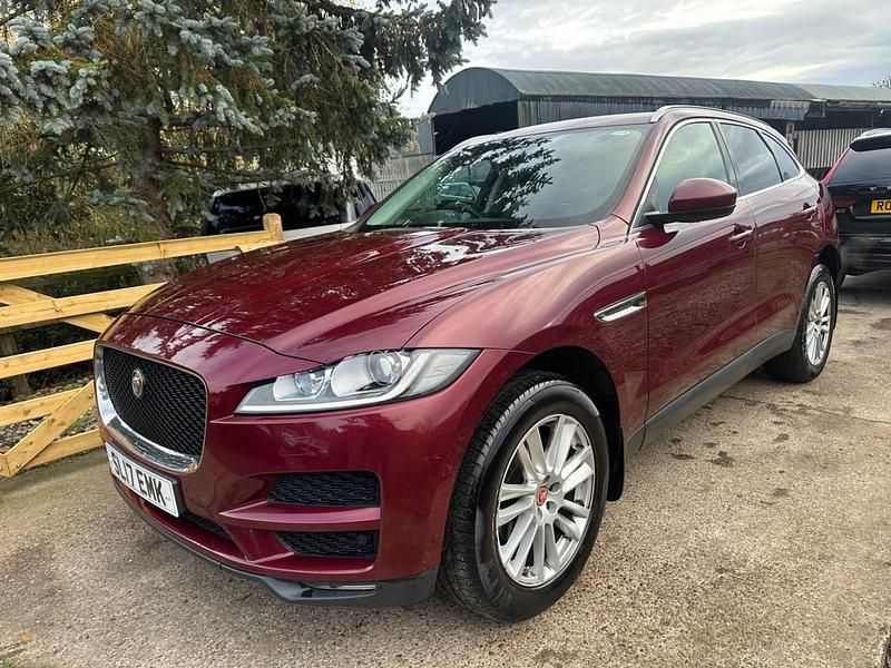 Begagnad Jaguar F-Pace Portfolio 180 HK (132 kW) 2017 Röd SUV