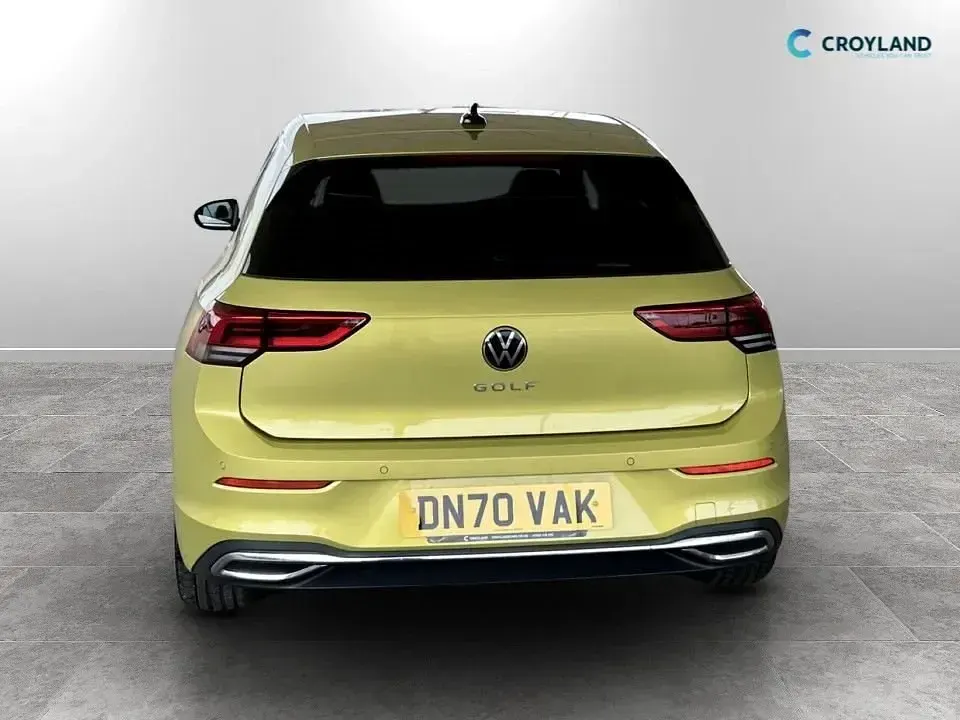 Second-hand VW Golf VII Style 150 CP (110 kW) 2020 Galben Hatchback