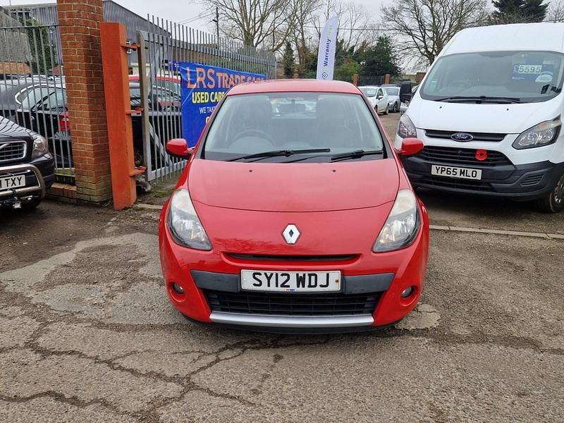 Used Renault Clio IV Expression+ 75 HP (55 kW) 2012 Red Hatchback