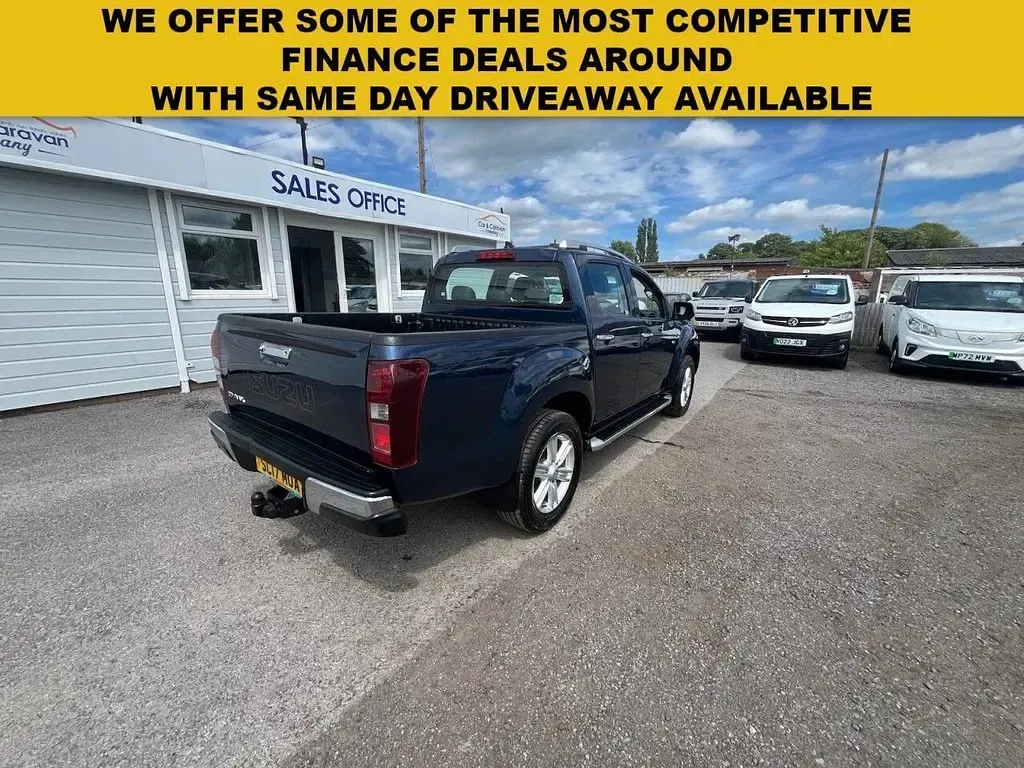 Used Isuzu D-Max 160 HP (117 kW) 2017 Blue Pickup