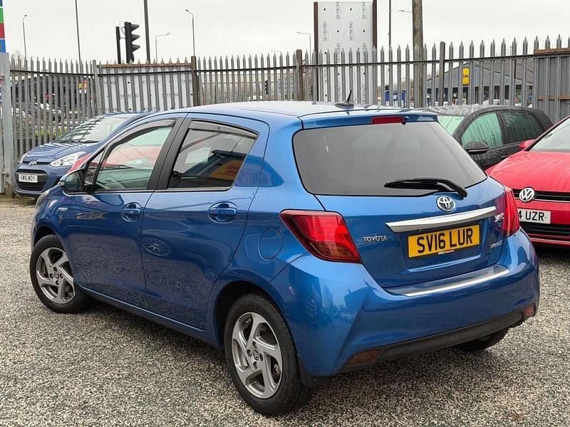 Used Toyota Yaris Hybrid 2016 Blue Hatchback