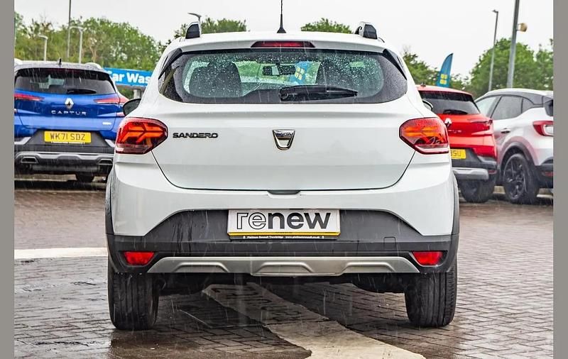 Used Dacia Sandero Essentiel 91 HP (66 kW) 2021 White Hatchback