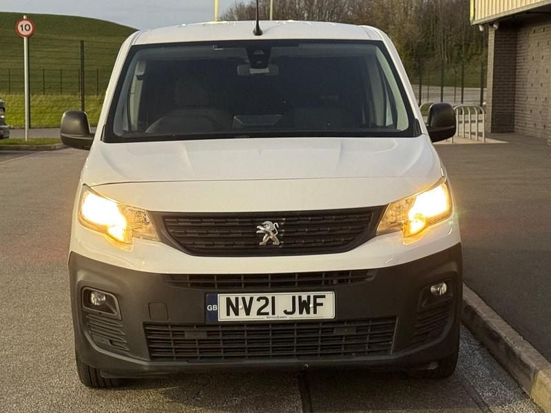 Used Peugeot Partner 131 HP (96 kW) 2021 White MPV