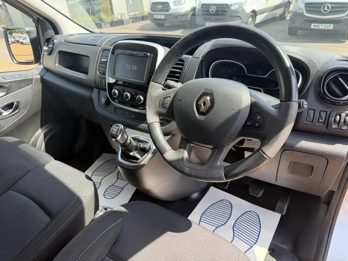 Used Renault Trafic 2019 Silver MPV