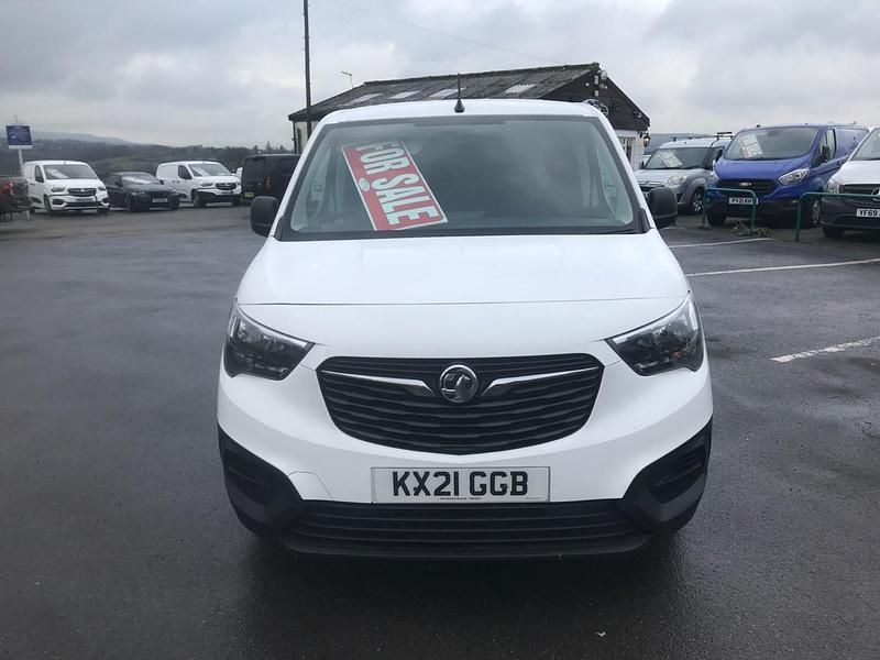 Used Vauxhall Combo Edition 100 HP (73 kW) 2021 White Van